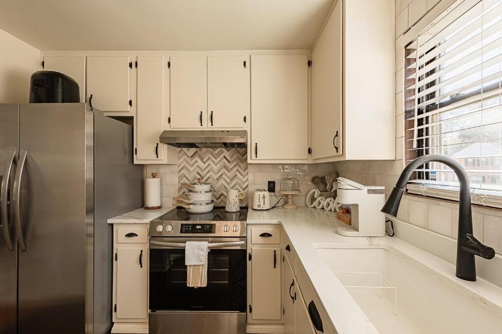 Cozy Townhome Retreat With King Bed Near I-10, Capitol, Fsu & Famu Tallahassee Exteriér fotografie